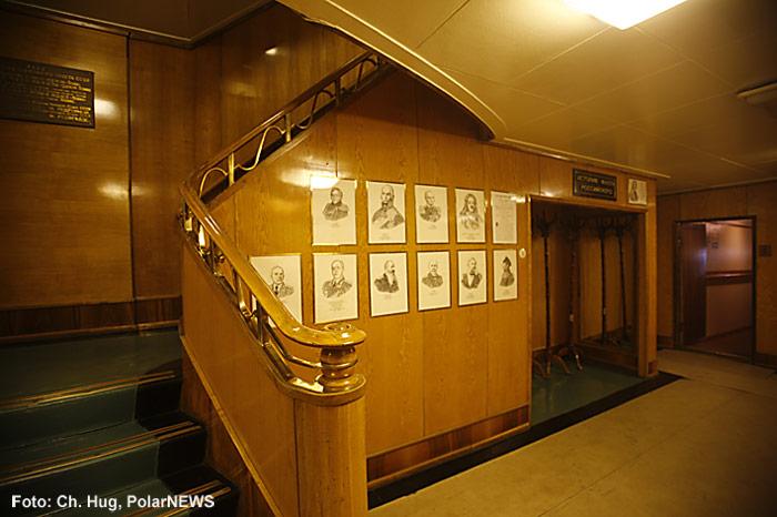 020-Eisbrecher-Lenin-Treppenhaus