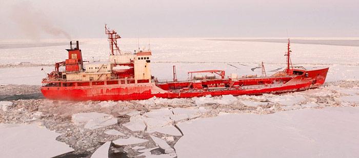 Tanker Renda im schweren Packeis