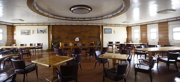 Die ehemalige Offiziersmesse dient heute als Konzerenzraum.